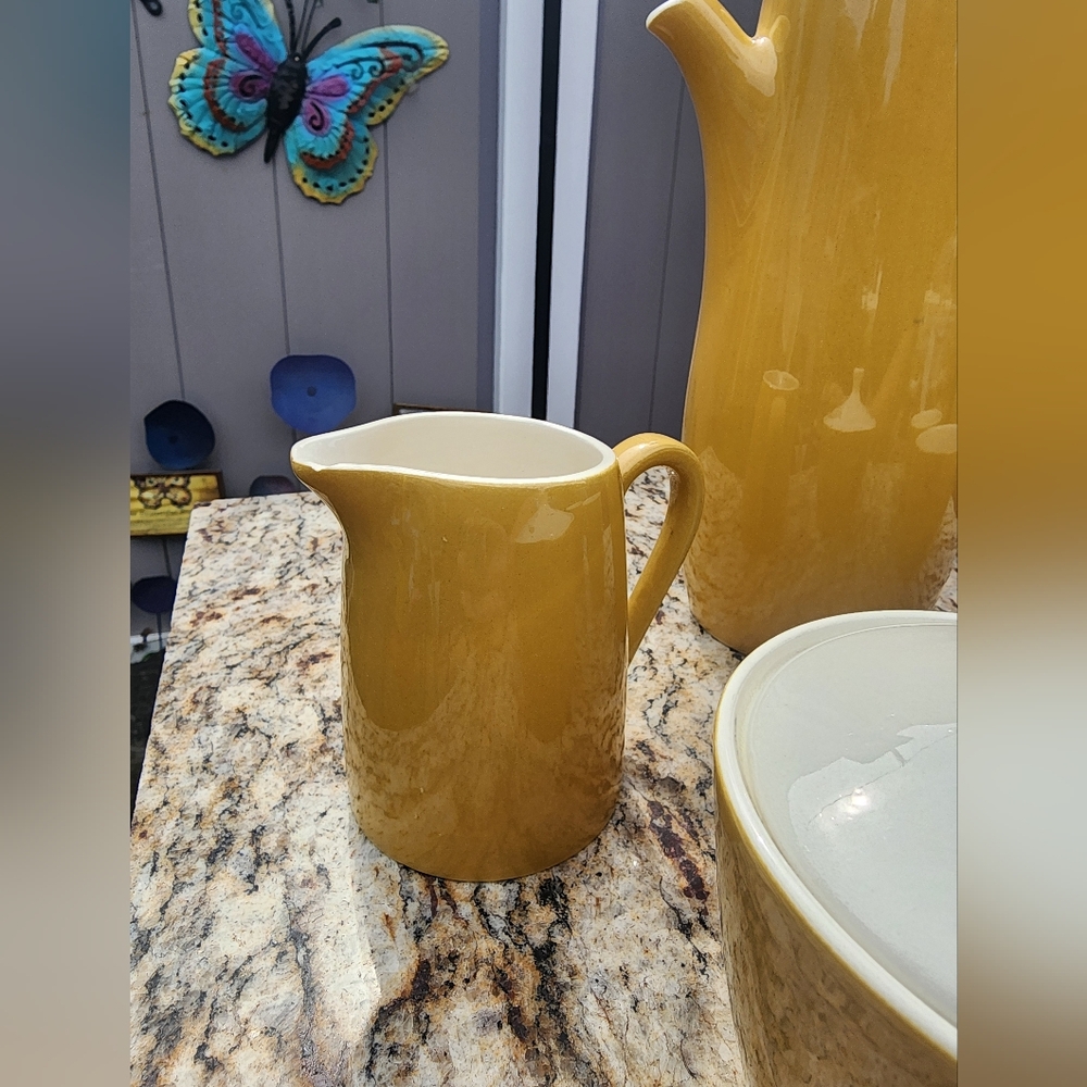 Sheffield Ironstone 70s Yellow Coffee Tea Pot W/ Creamer Cup, Sugar Bowl, & Cups - Picture 4 of 13